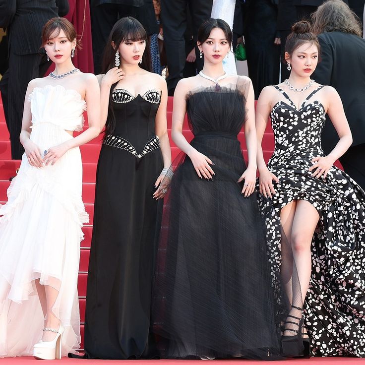 Kostum Tahun Baru 2025 remaja dengan gaya K-Pop