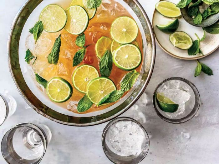 Cara merayakan tahun baru 2025 di rumah dengan membuat minuman spesial