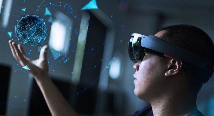 Bagaimana perkembangan teknologi VR dan AR di tahun 2025?
