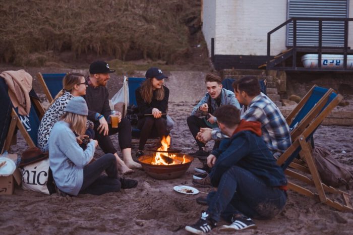 Menyambut tahun baru 2025 dengan camping seru bersama teman-teman