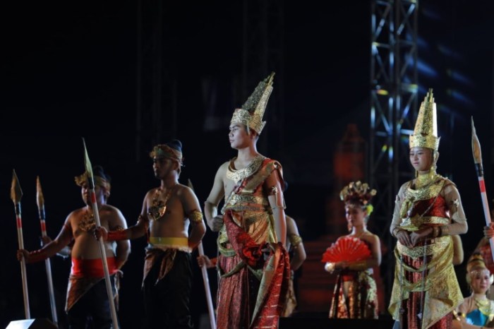 Mengikuti festival budaya gratis saat liburan tahun baru 2025