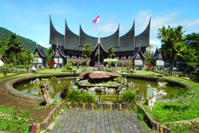 Makna tahun baru 2025 dalam budaya Minangkabau