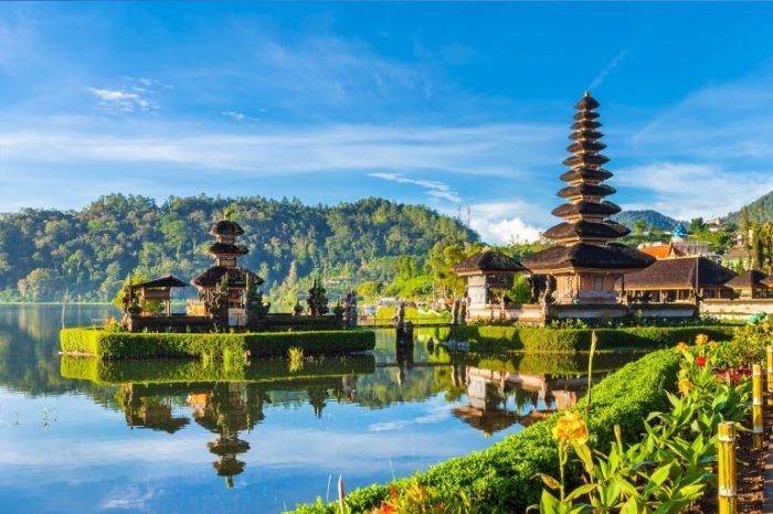 Paket liburan tahun baru 2025 ke Bali dengan mengunjungi Tirta Empul Temple