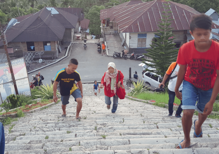 Melihat tradisi unik lompat batu di Nias saat tahun baru 2025