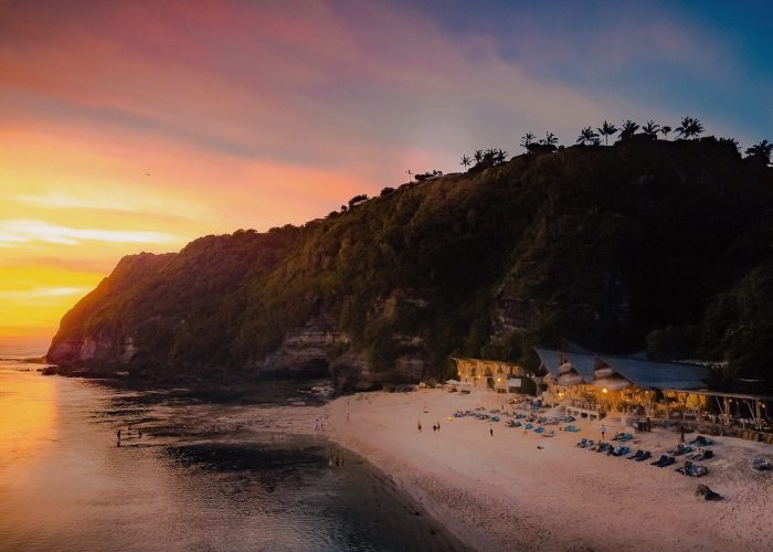 Paket liburan tahun baru 2025 ke Bali dengan belajar surfing