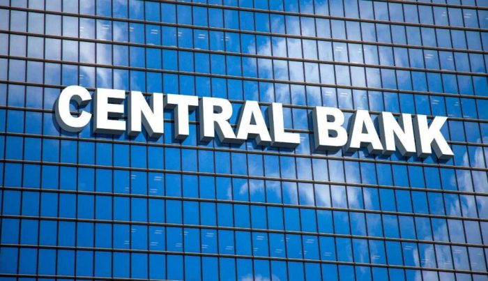 Bagaimana peran bank sentral dalam menjaga stabilitas ekonomi?