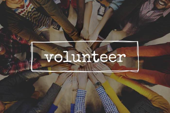 Mengikuti acara volunteer untuk berbagi di tahun baru 2025 bersama teman