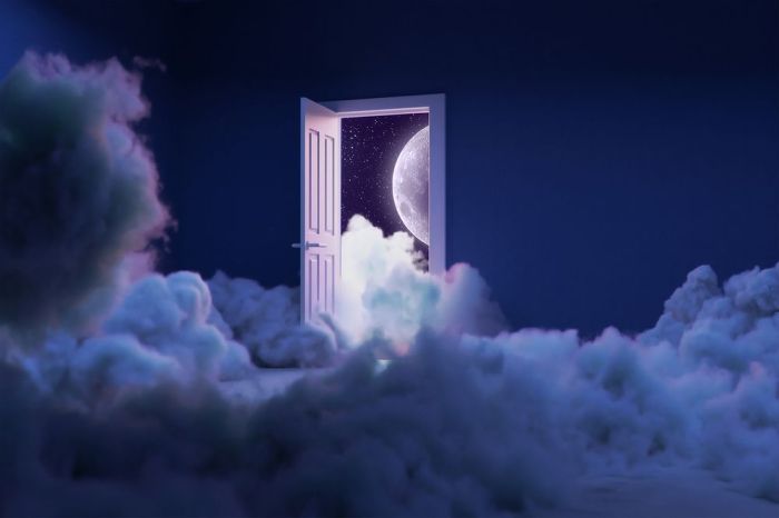 Arti mimpi mendengar suara di malam tahun baru 2025