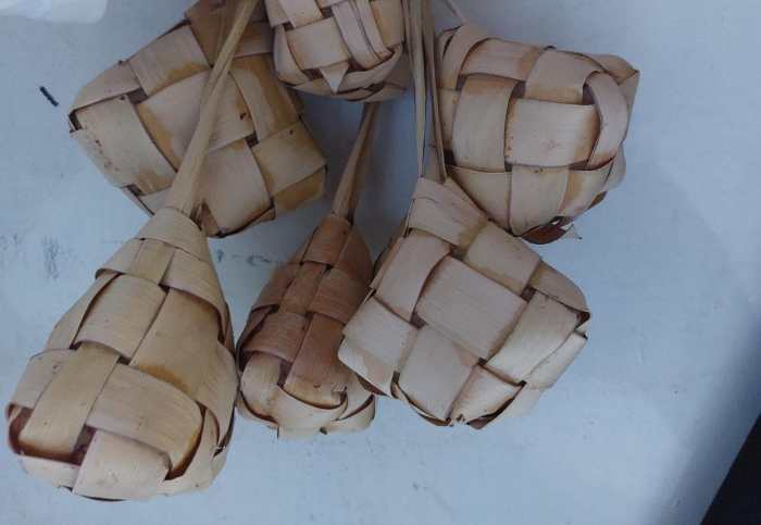 Tradisi unik membuat ketupat saat tahun baru Islam 2025