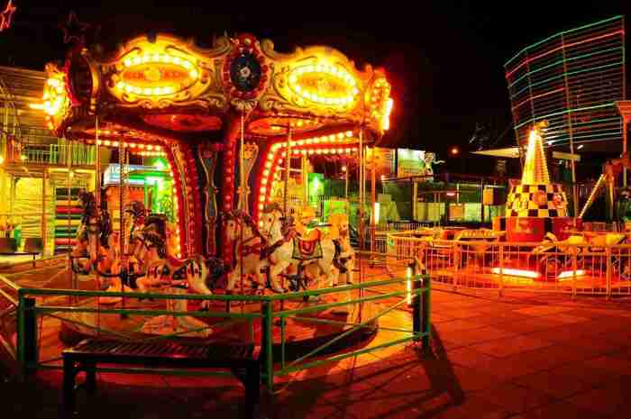 Paket liburan keluarga tahun baru 2025 ke Malang dengan Batu Night Spectacular