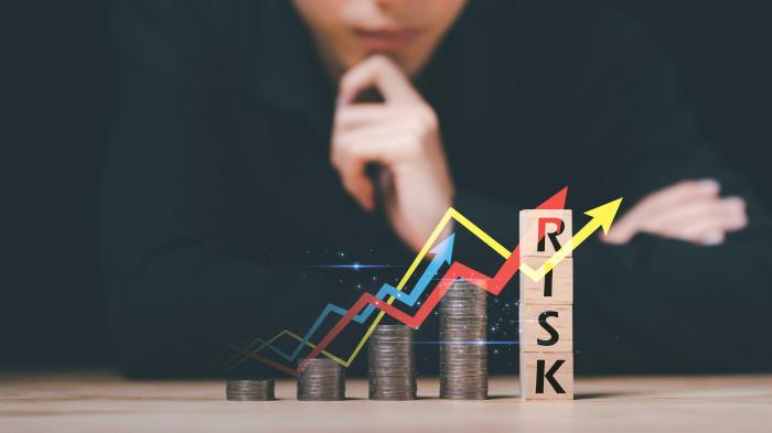 Bagaimana cara mengelola risiko investasi di token IOTA?