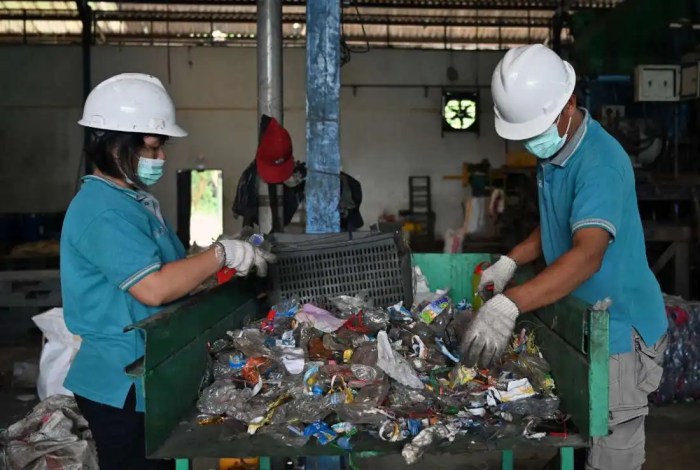 Bagaimana perkembangan program daur ulang sampah di Indonesia?