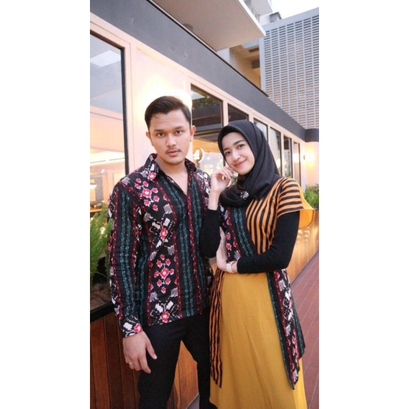 Kostum Tahun Baru 2025 couple dengan tema senada