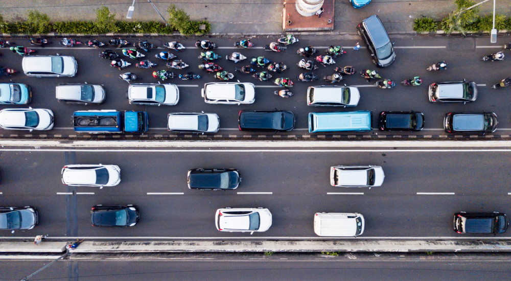 Bagaimana sistem transportasi publik di kota-kota besar di Indonesia pada tahun 2025?