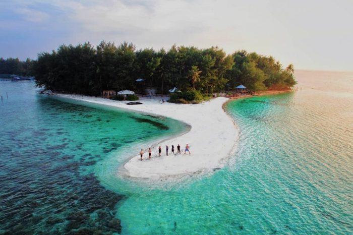 Tempat wisata merayakan tahun baru 2025 di Karimunjawa yang tenang