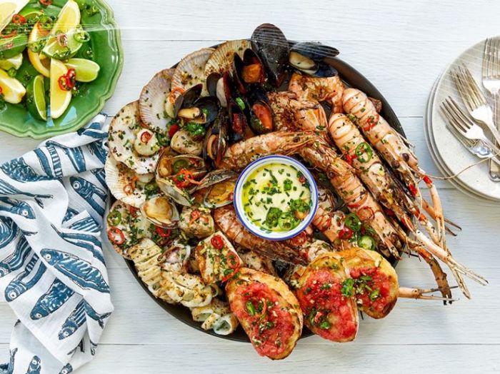 Resep seafood bakar untuk pesta tahun baru di pantai