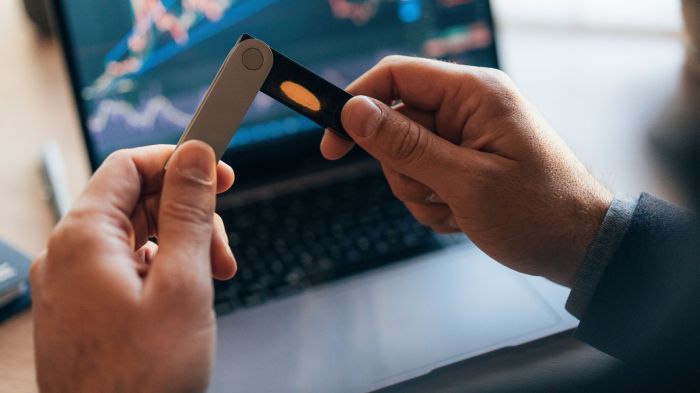 Bagaimana cara menyimpan cryptocurrency dengan aman?