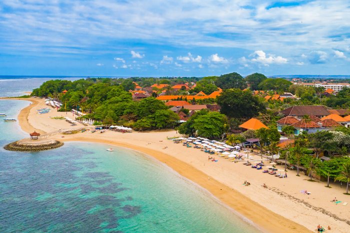 Paket liburan tahun baru 2025 ke Bali dengan mengunjungi Pantai Sanur