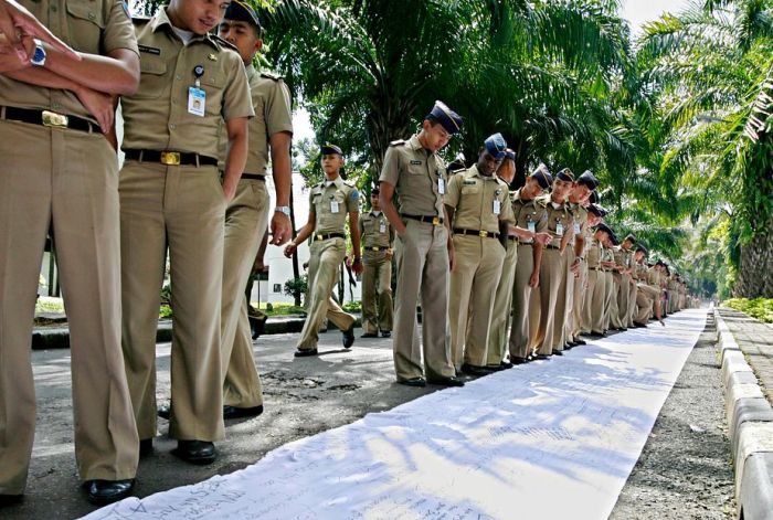 Gaji PNS Perawat 2025 yang bertugas di luar negeri