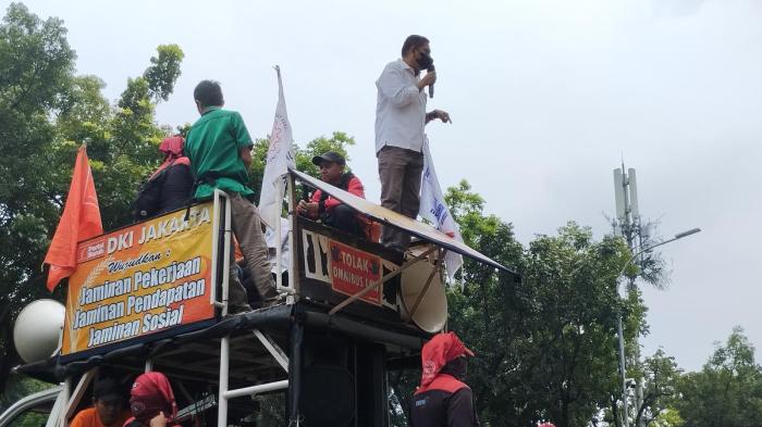 Apakah UMP DKI 2025 sama dengan UMK di kabupaten/kota di DKI Jakarta?