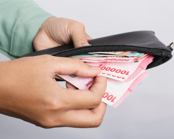 Apakah kenaikan UMR Surabaya 2025 mengikuti inflasi?