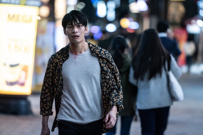 Apakah ada midnight show untuk film [judul film]?