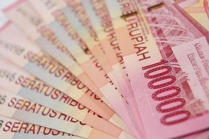 Kapan UMR Surabaya 2025 diumumkan?