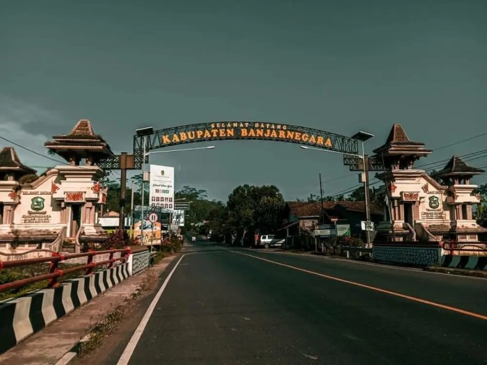 UMR Surabaya 2025 pertumbuhan ekonomi