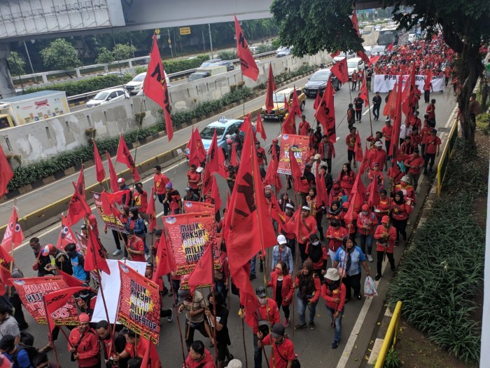 Bagaimana pendapat serikat pekerja tentang UMP DKI 2025?