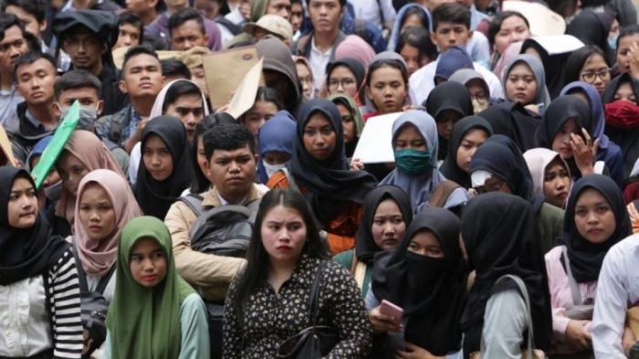 Apakah UMR Surabaya 2025 mempengaruhi pengangguran di Surabaya?
