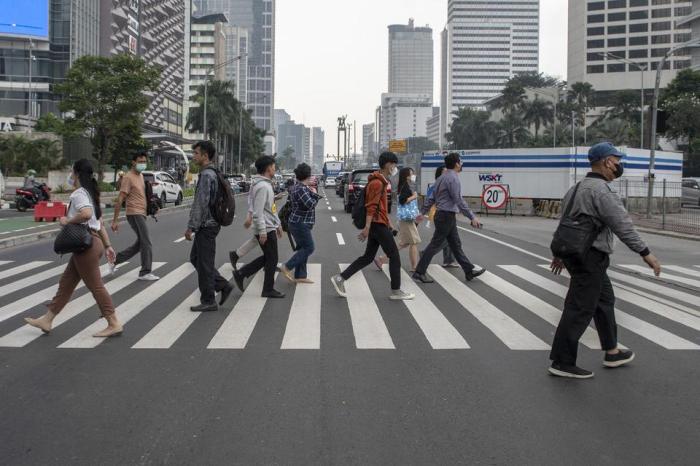 Apakah ada program pemerintah DKI Jakarta untuk meningkatkan UMP DKI 2025?
