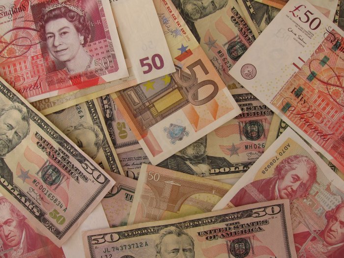 Bagaimana cara menghindari kerugian saat trading Forex selama libur Natal 2024?