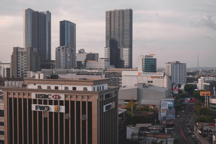 Besaran UMR Surabaya 2025