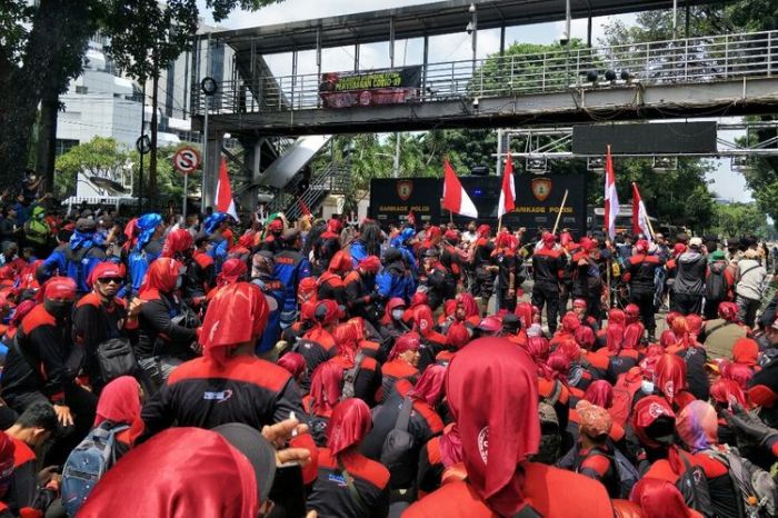 Apakah kenaikan UMR Surabaya 2025 menggunakan PP 36?