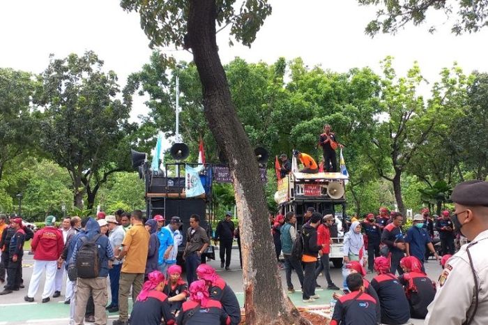 Apakah UMP DKI 2025 mempengaruhi investasi di DKI Jakarta?