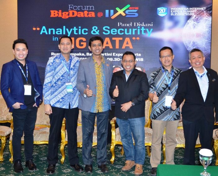 Bagaimana peran masyarakat DKI Jakarta dalam mengawasi UMP DKI 2025?