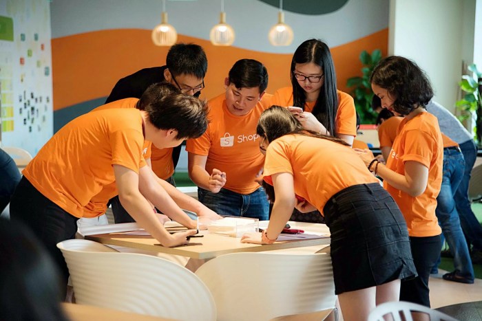 Gaji kurir shopee operator produksi bayaran pilihprofesi daftar syarat