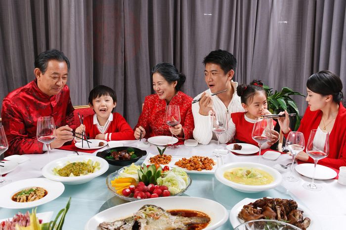 Makan Malam Imlek 2025