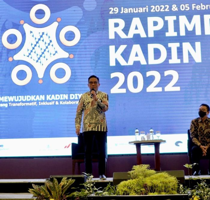 Apakah ada kenaikan UMK 2025 berbasis digital?
