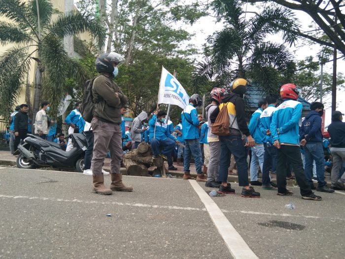 Bagaimana pendapat masyarakat tentang UMP DKI 2025?