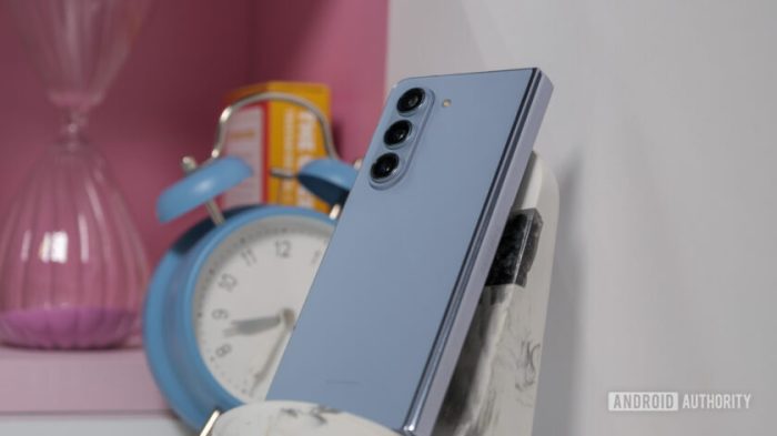 Apakah Samsung Galaxy Z Fold5 2025 sudah mendukung jaringan 5G di semua frekuensi?