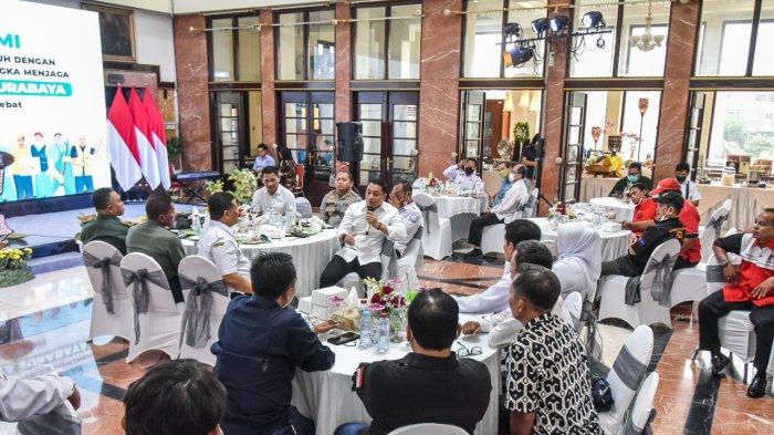 Apakah UMR Surabaya 2025 sudah mempertimbangkan kebutuhan hidup layak di Surabaya?