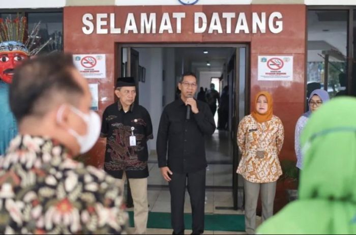 Apakah UMP DKI 2025 naik?