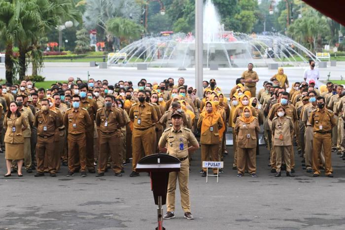 Bagaimana pendapat pemerintah tentang UMR Surabaya 2025?