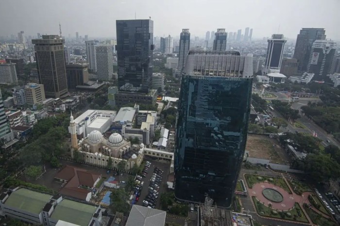 Apakah UMR Surabaya 2025 naik?