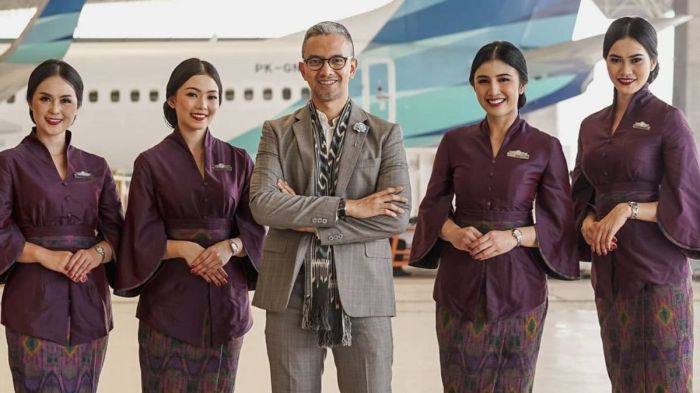 Indonesia kebaya flight attendant garuda uniform attendants crew cabin airline stewardess air stewardesses uniforms file pramugari batik featuring world become