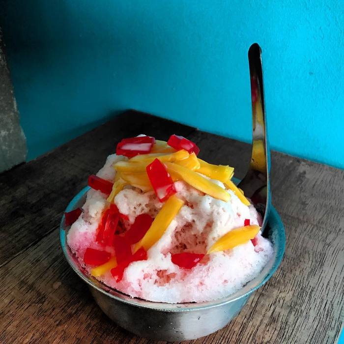Apakah ada makanan khusus yang dimakan pada Jumat Kliwon Januari 2025?