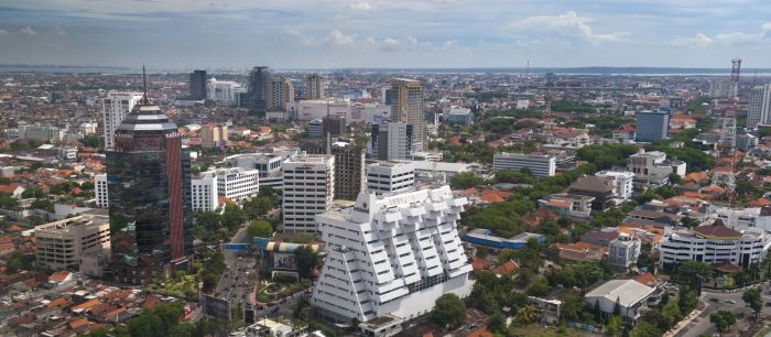 Bagaimana peran masyarakat Surabaya dalam mengawasi UMR Surabaya 2025?