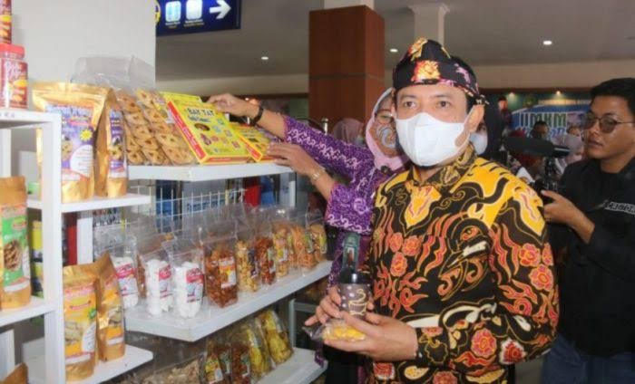 Apakah bantuan UMKM 2025 sama dengan KUR?