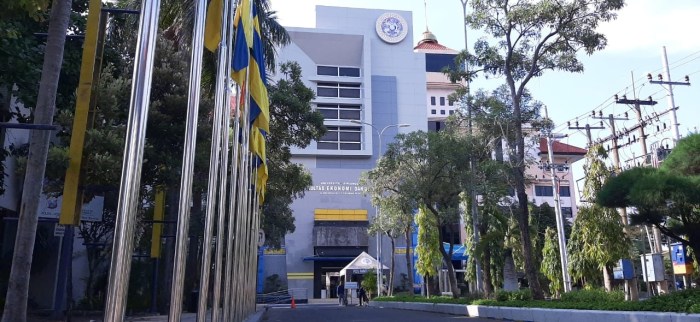 Bagaimana peran pengusaha di Surabaya dalam penetapan UMR Surabaya 2025?